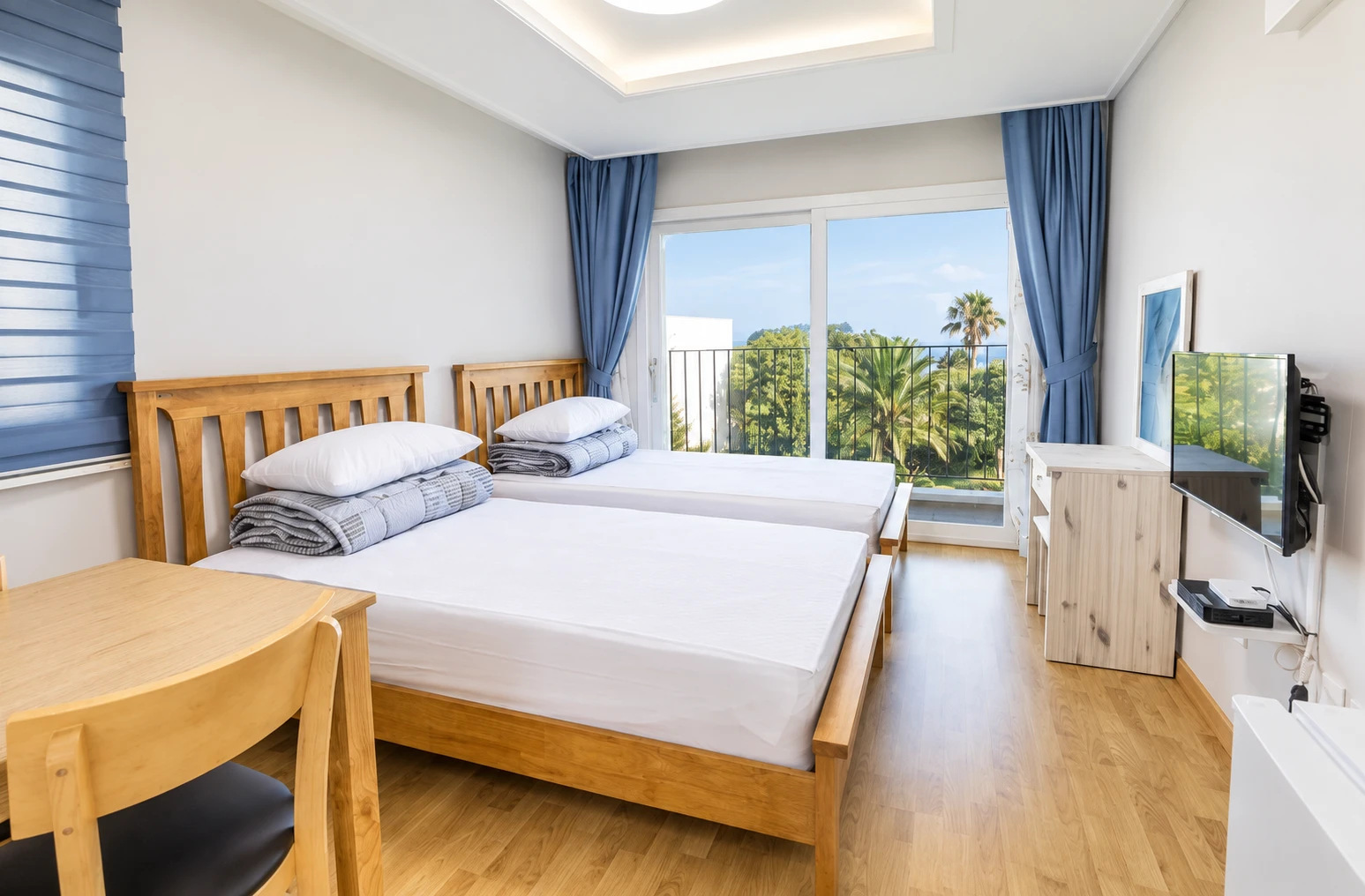 Twin-Bed House at Badaolle